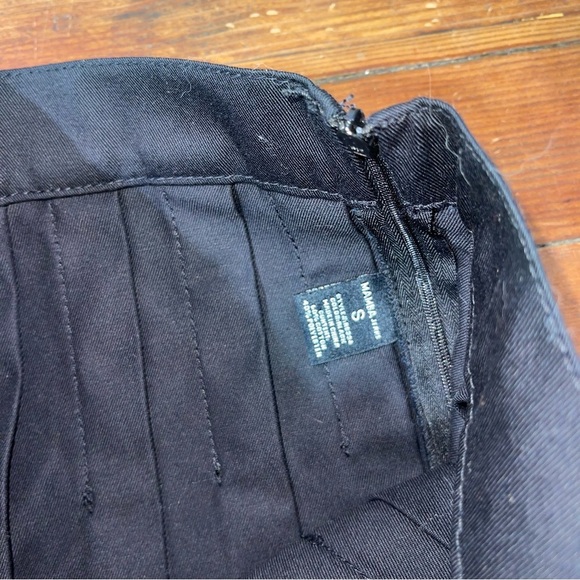 Mini Skater Skirt with Pleats small - Picture 4 of 5